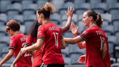 Man Utd celebrate