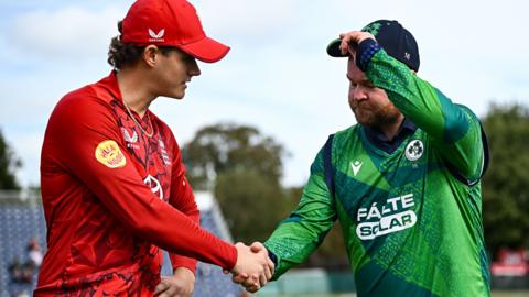 Jacob Bethell and Paul Stirling shake hands