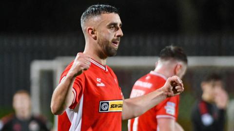 Joe Gormley celebrates goal