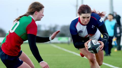 Maggie Boylan scores for the Wolfhounds