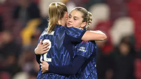 Alessia Russo embraces Frida Maanum