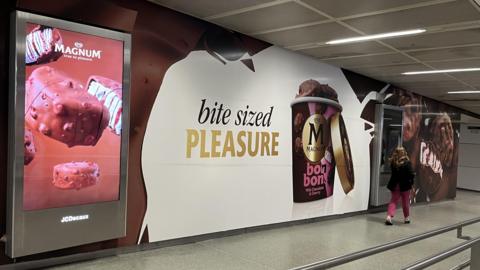 The advert in the tunnel that connect St Pancras and King's Cross underground