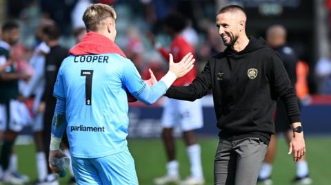 Murphy Cooper is congratulated by boss Conor Hourihane after Barnsley's win
