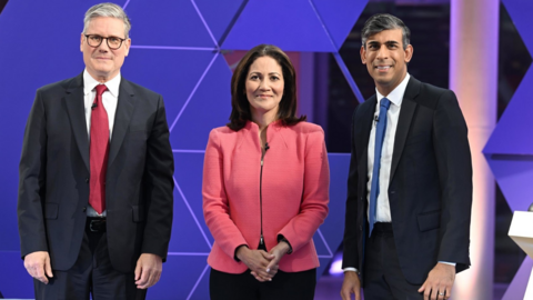 Prime Minister Rishi Sunak and Labour leader Sir Keir Starmer during their 鶹Լ Head-to-head debate in Nottingham