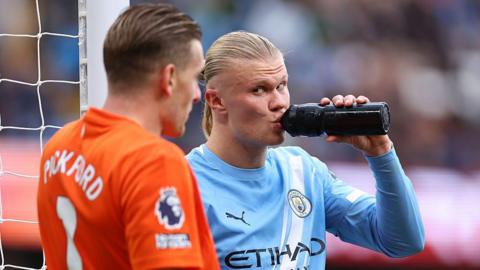 Erling Haaland drinks from a waterbottle
