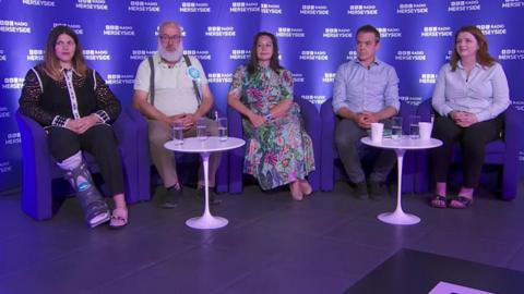 Candidates in ý Radio Merseyside studio