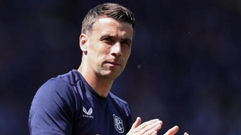 Seamus Coleman applauds Everton fans 