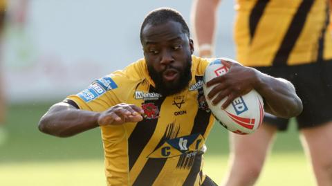 Muizz Mustapha in action for Castleford