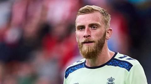 Oli McBurnie in action for Las Palmas