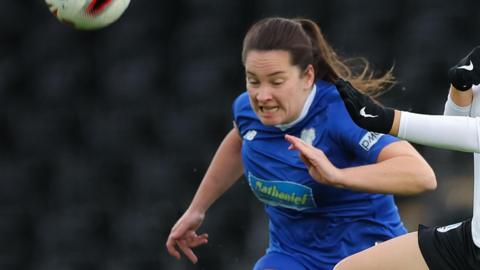 Siobhan Walsh in action for Cardiff City Women