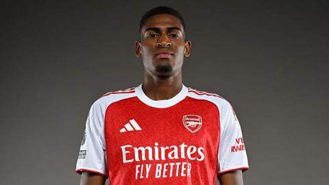 Cristhian Mosquera in an Arsenal shirt