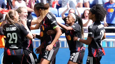 Lyon celebrate