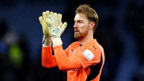 Goalkeeper Joe Lumley claps the fans