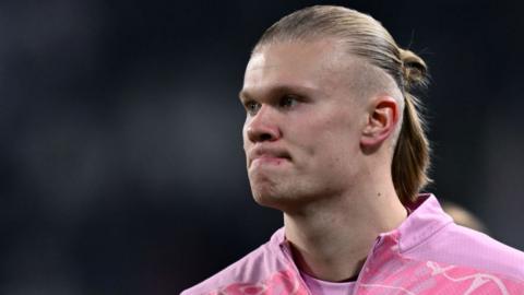 Manchester City's Erling Haaland warming up