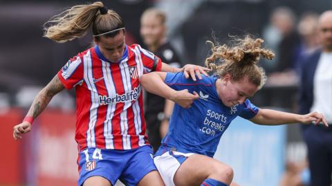 Atletico Madrid’s Rosa Otermin and Rangers Mia McAuley and 