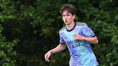 Dan Casey playing for Arsenal's U18 side