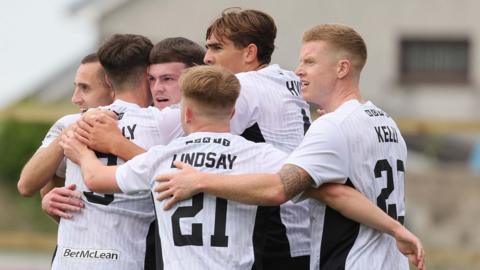 Glentoran players celebrate