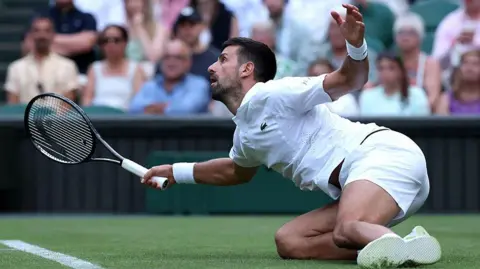 Cameron Norrie hits a forehand