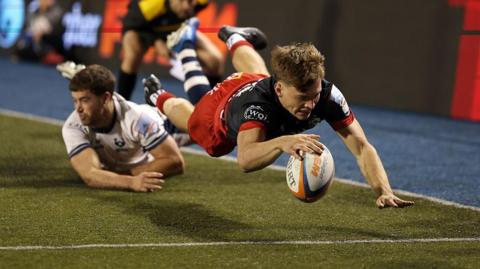Jack Bracken of Saracens dives over to score a try during the Prem match against Bristol Bears at StoneX Stadium