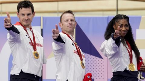 Jaco van Gass, Jody Cundy and Kadeena Cox pose with their gold medals