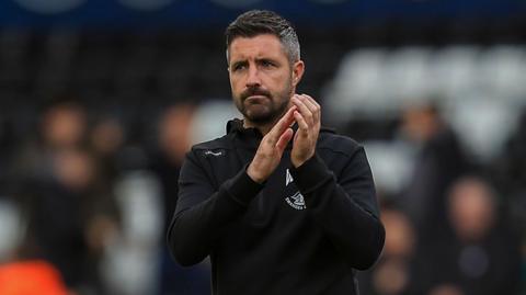 Alan Sheehan applauds Swansea fans 
