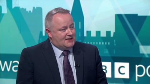 Darren Millar yn cael ei holi ar raglen Politics Wales y BBC