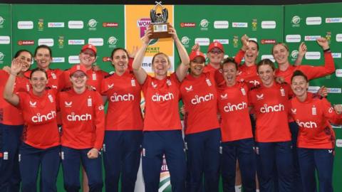 England players celebrate with the trophy after beating South Africa 3-0 in the T20 series