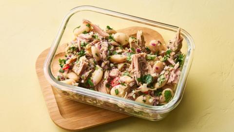 Butter bean, tuna and parsley salad