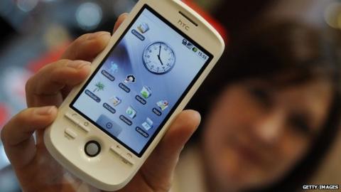 Naked selfies extracted from 'factory reset' phones - BBC News