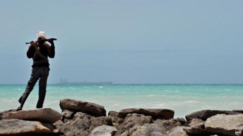 Somali pirates in 'deadly clashes over ransom' - BBC News
