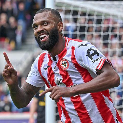 Brentford striker Igor Thiago celebrates scoring in the Premier League