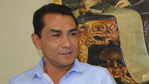 Jose Luis Abarca stands up during a meeting with state government officials in Chilpancingo on 8 May 2014