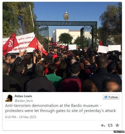 Tweet by Aidan Lewis showing protesters near Bardo Museum, Tunis - March 19, 2015