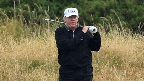 Donald Trump plays Turnberry