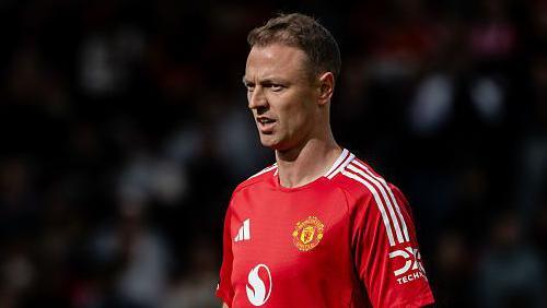 Evans confirms retirement with new Man Utd role 