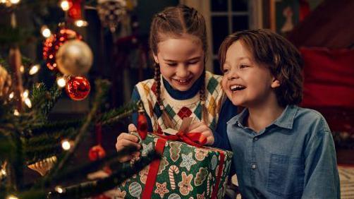 Two children opening a present as part of Lidl's Christmas advert