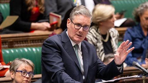 Sir Keir Starmer raises his hand to make a point at the Commons despatch box