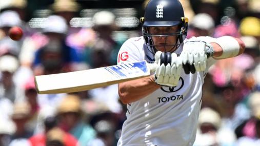 England wicketkeeper Jamie Smith plays a lofted shot off Australia's Marnus Labuschagne and is caught