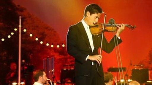 Violinist Charlie Siem wowed the crowds with his performance