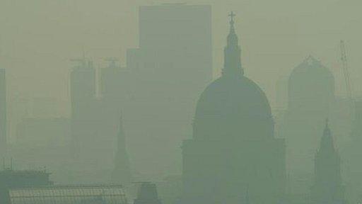 London skyline shrouded in smog (Getty Images)