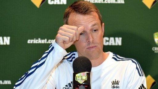 Graeme Swann announces his retirement