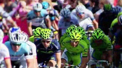 Giro cyclists