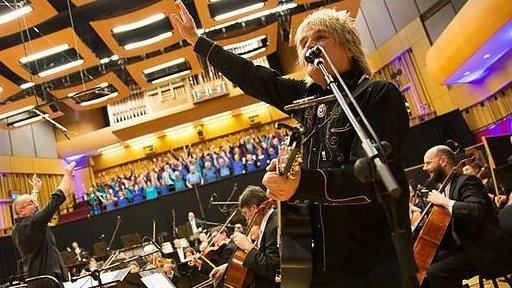 Mike Peters Cerddorfa