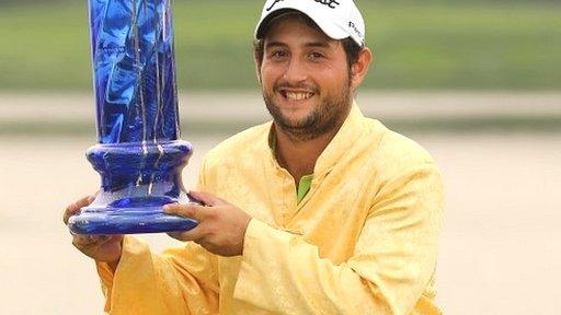 Alexander Levy with the China Open trophy