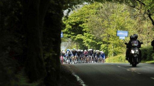 The race headed south from Armagh city towards Dublin as the sun finally shone on the riders