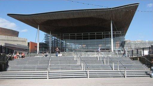 A fydd Cynulliad Cymru yn cael rhagor o bwerau deddfu ar ôl refferendwm yr Alban?