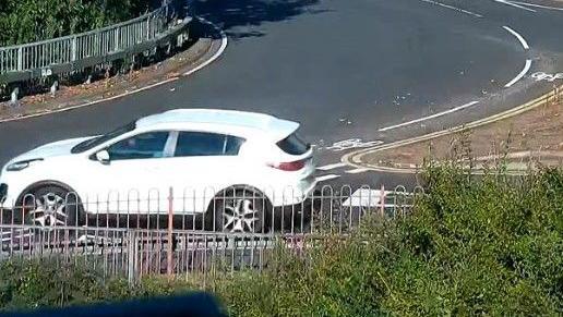 A white Kia Sportage Mark 4 at a junction in Hatfield