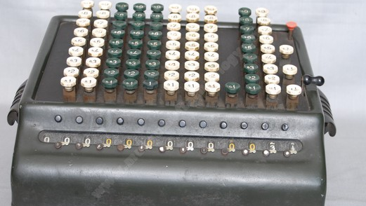 Picture of a comptometer