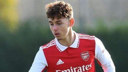 Mathaeus Roberts in action for Arsenal's under-18s side