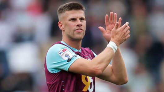 Johann Berg Gudmundsson applauds Burnley fans 